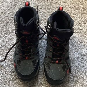Kids hiking boots